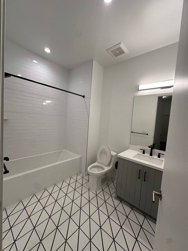 Photo - 20060 Prairie St Unit 2BD