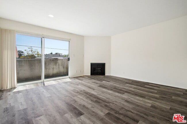 Photo - 870 S Crenshaw Blvd Unit 213