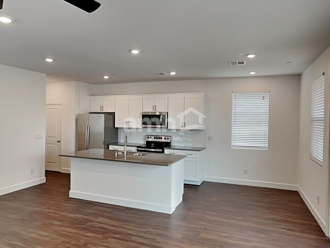 Photo - 628 N Water St