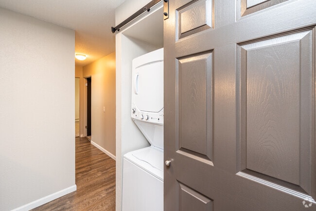 2BR, 1BA - 800SF - Laundry - Tamarack Creek