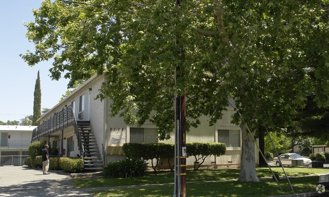 Building Photo - 2112 Colfax St Rental