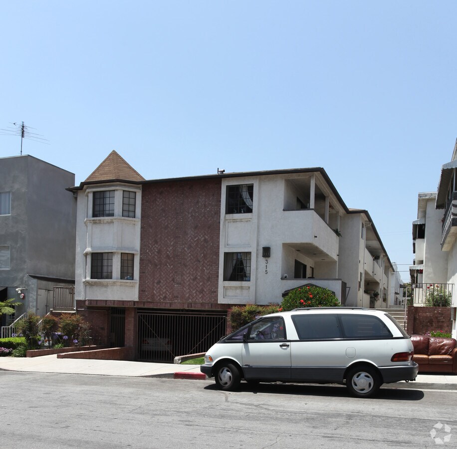 Photo - 315 E Cedar Ave