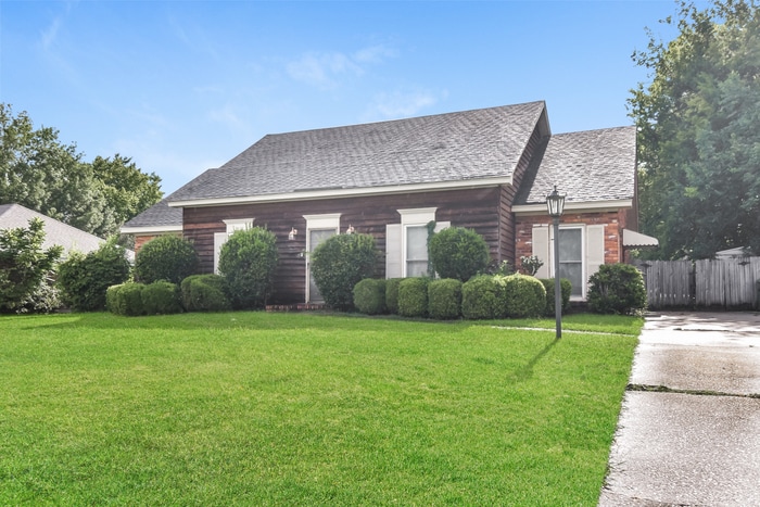 Photo - 2640 Crossgate Trail