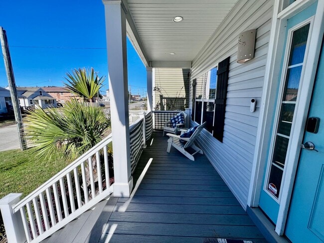 Photo - Luxury Beachside Home – Steps from the Bay!