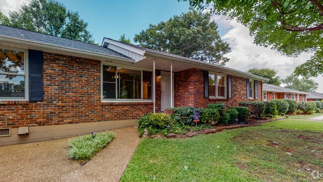 Welcome Home! - 203 Donelson Hills Dr Rental