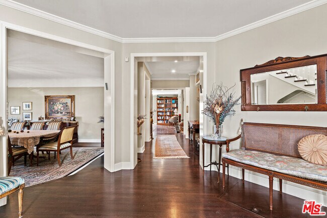 Photo - 401 N McCadden Pl