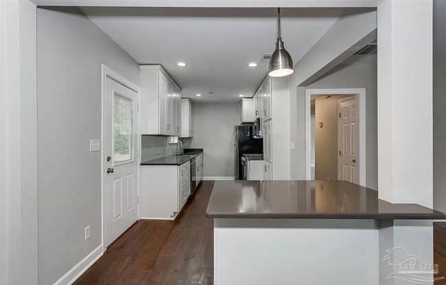Photo - 635 W Lee St