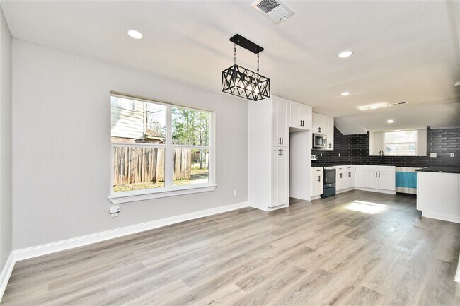 Photo - 2035 Round Spring Dr