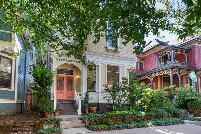 Photo - 1720 NW Hoyt St