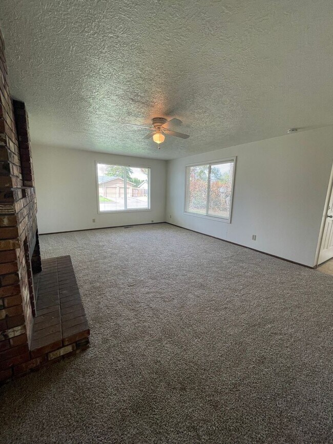 3 bed home In South Salem Rental House Rental in Salem, OR