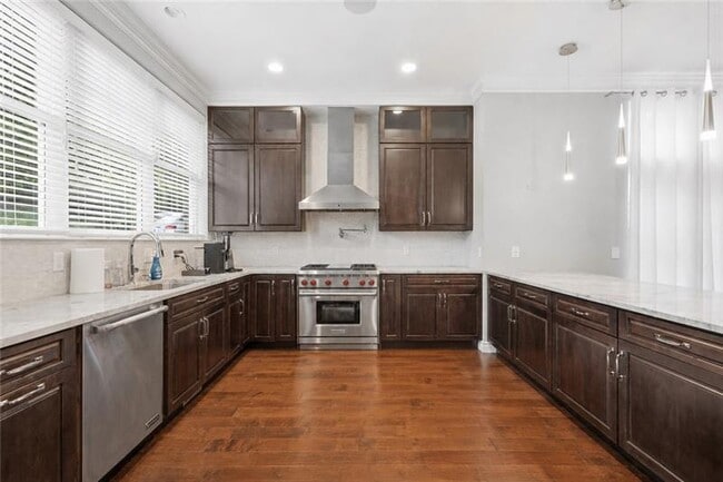 Photo - 390 Bradley St