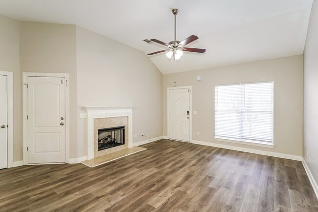 Photo - 1508 Saddle View