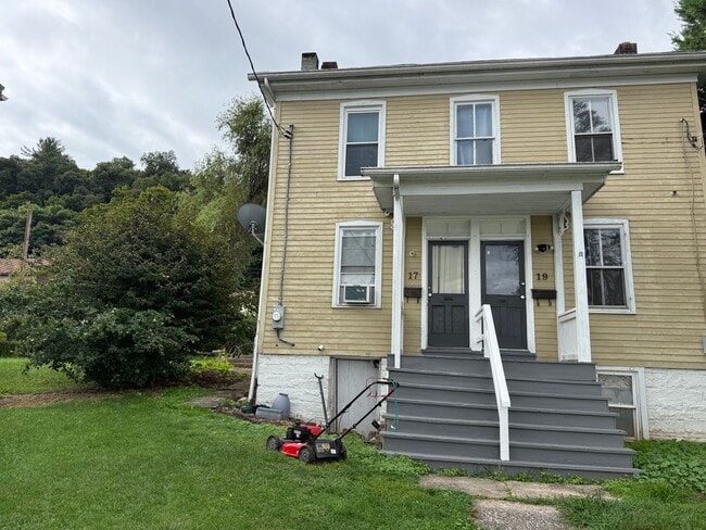 17 N 5th St
