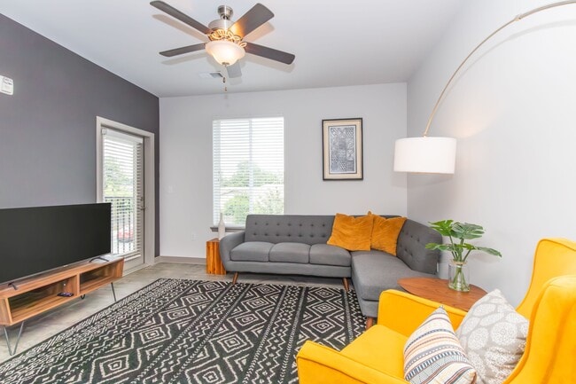 Trails Bend 2 Bedroom 2 Bath Furnished Living