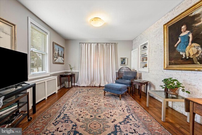 Photo - 320 S Loudoun St Unidad 2 - BACK ENTRANCE