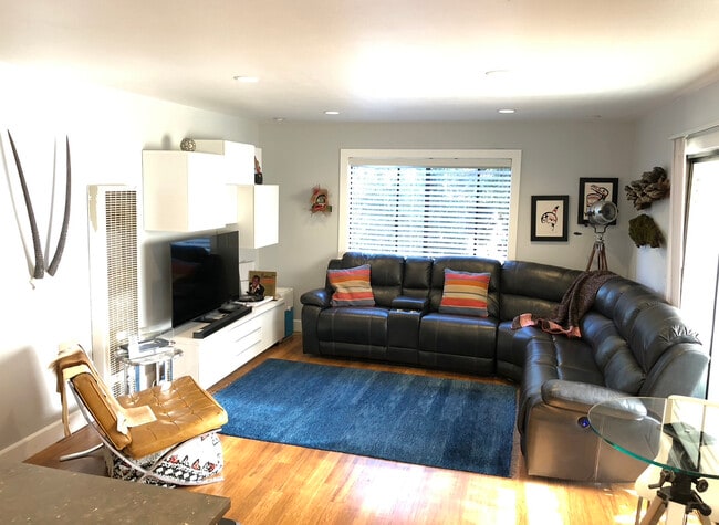 Building Photo - 5550 Traffic Way Unit 13