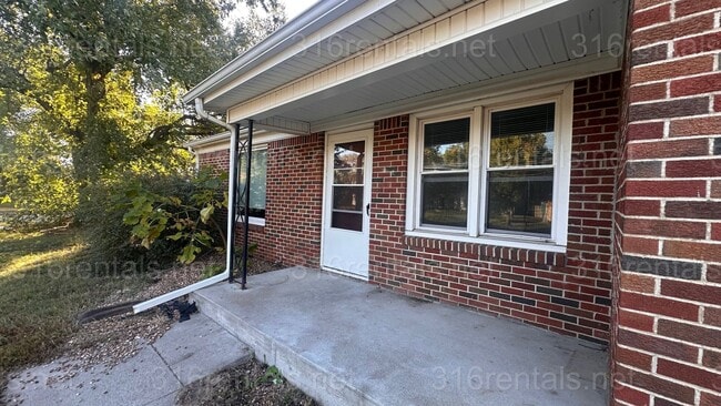 Building Photo - $775 - 1 bed 1 bath - Duplex Unit 3415 W 2nd St N