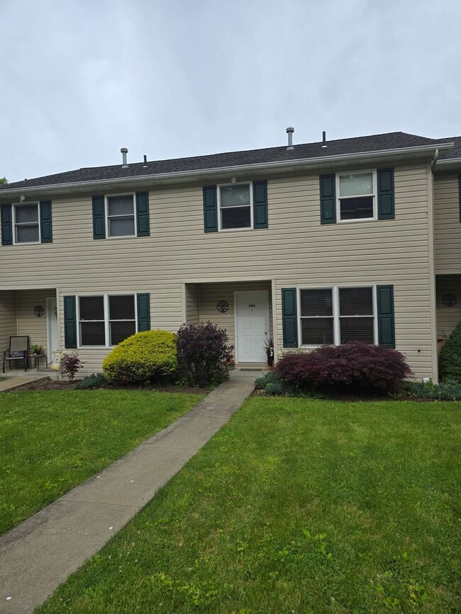 Beautiful 2 Bedroom Townhome - Only Steps ... - Beautiful 2 Bedroom Townhome - Only Steps ...