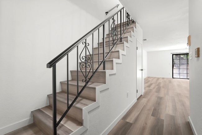 Photo - 5240 Whitsett Ave