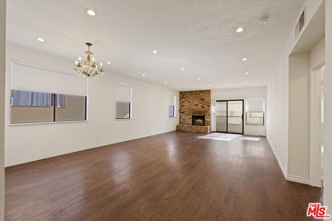 432 S Hamel Rd Unit 201