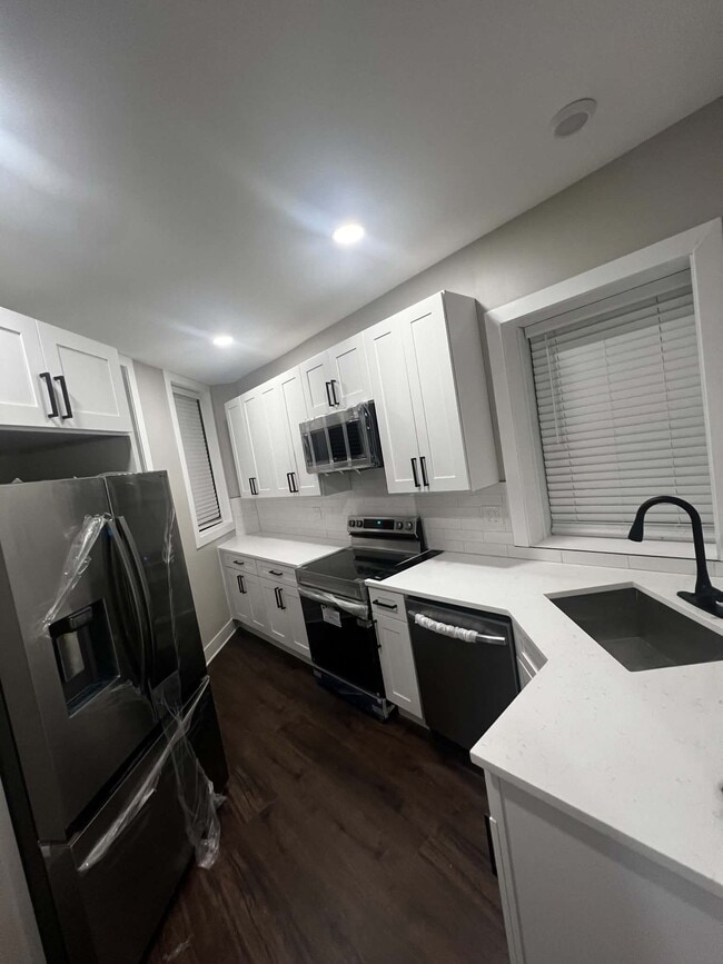 Photo - 6042 N Avondale Ave Unit 2A