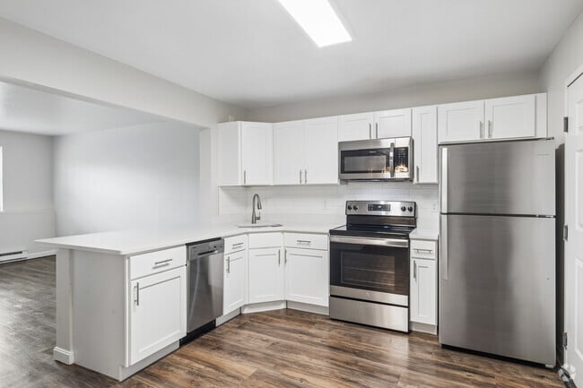 1BR, 1BA - 740SF - Kitchen