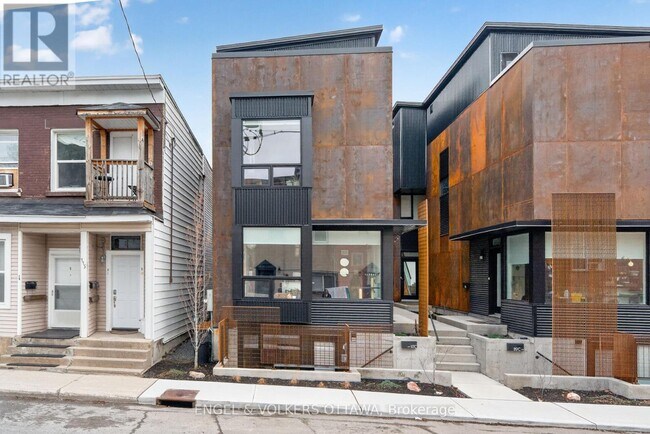 Photo - 117 Carruthers Ave