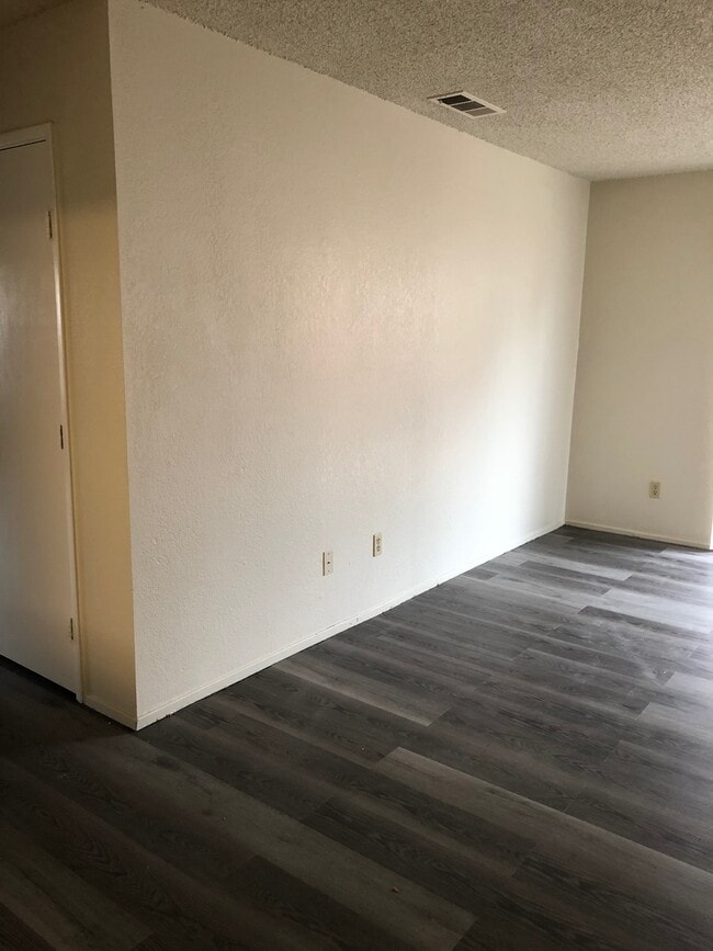 Photo - 2 WEEKS FREE RENT - Spacious duplex
