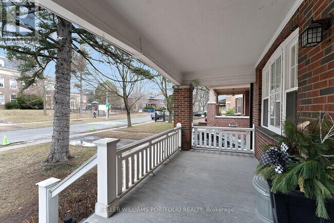 Photo - 145 Glengrove Ave W