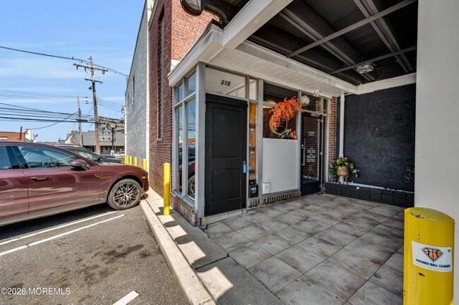 Building Photo - 31 W Front St Unit 2