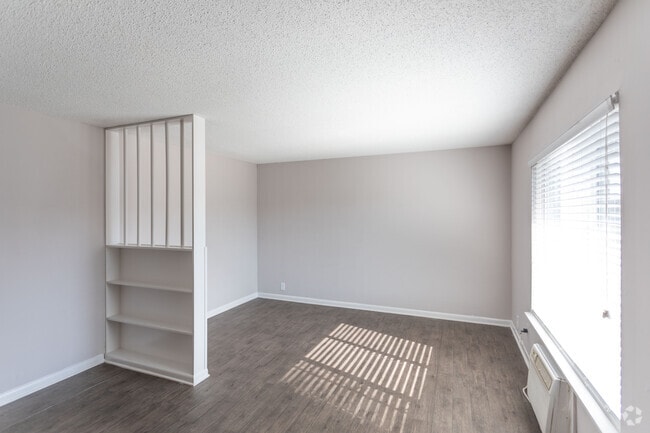Studio - 460 SF