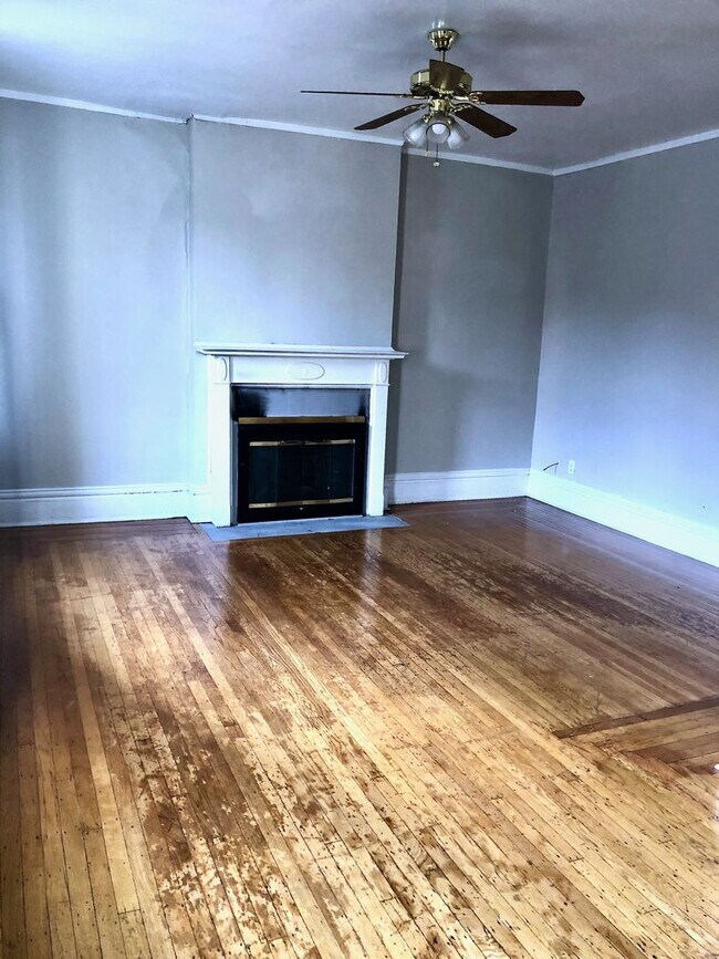 Photo - *** Amazing Shadyside Apartment * Walk to everything * Pet Friendly * Duplex Style Apartment * Lu... Unit 2