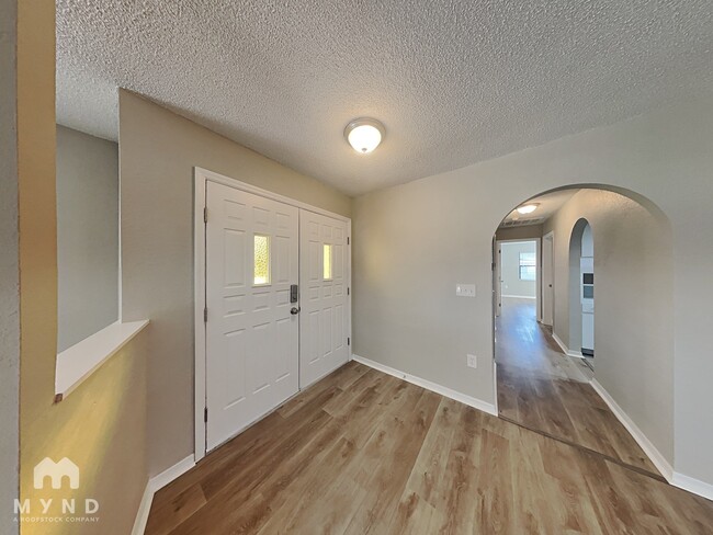 Photo - 10327 Lansfield St