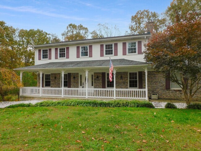 Classic Colonial on 3-acre lot - Classic Colonial on 3-acre lot House