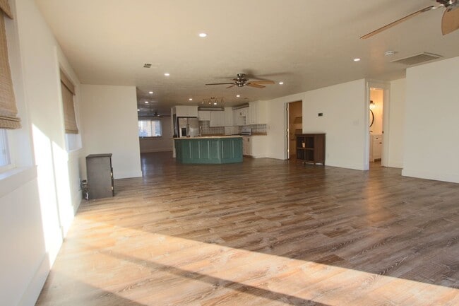 Photo - Downtown Washington - (Approved) Pet Optional