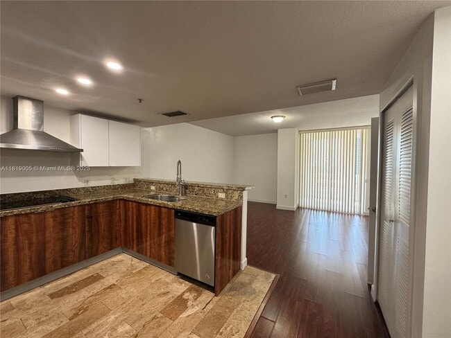 Photo - 170 SE 14th St Unidad 2406 Rental