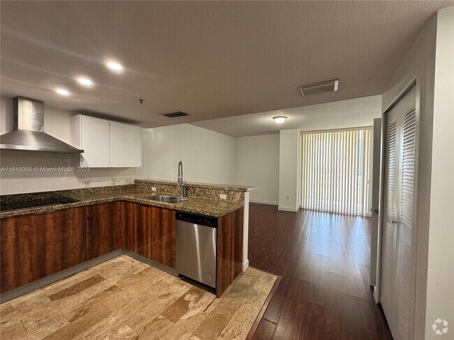Building Photo - 170 SE 14th St Unit 2406 Rental