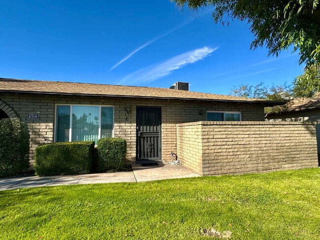 Building Photo - 6514 S Lakeshore Dr Unit C