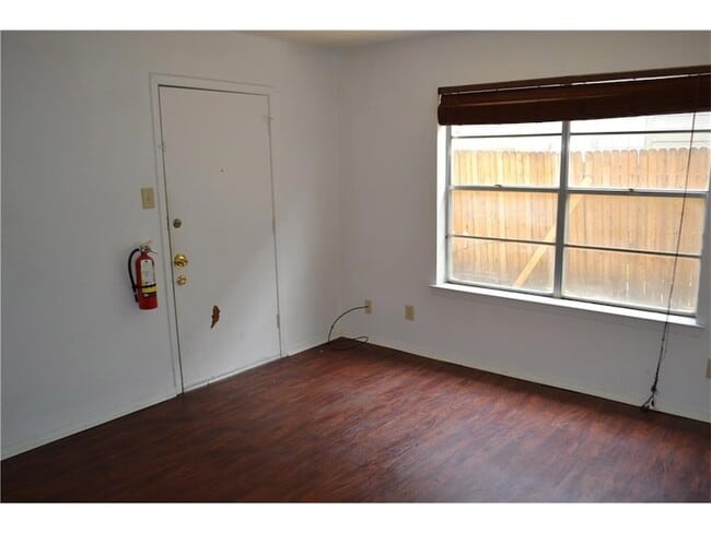 Photo - 1107 N Locust St Unit 2