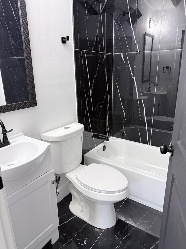 Photo - 828 E Main St