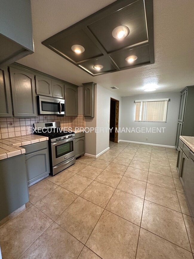 Photo - 3220 Dakota St