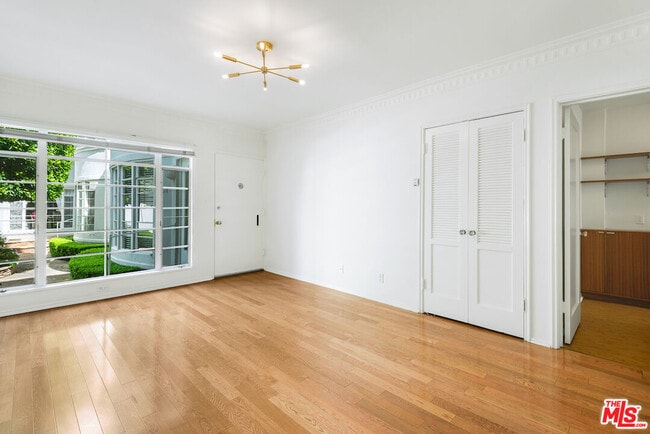 Photo - 154 N Sycamore Ave Unidad 4