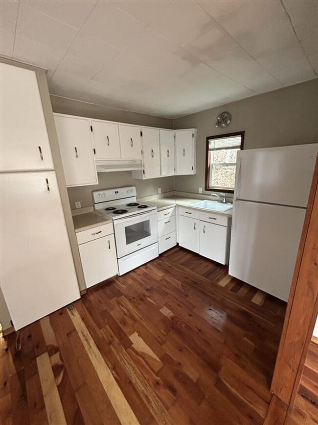 Photo - Two Bedroom One Bathroom House for Rent with Large Yard