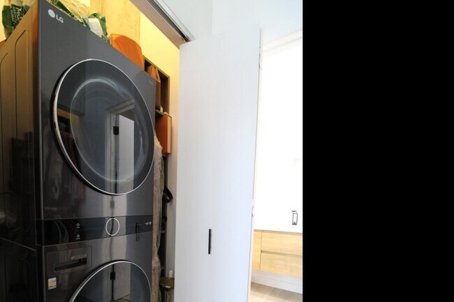 Photo - 2 bedroom in Chicago IL 60607 Unit 903