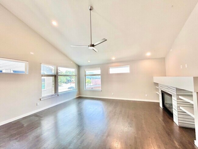 Photo - 2204 Lola Ct