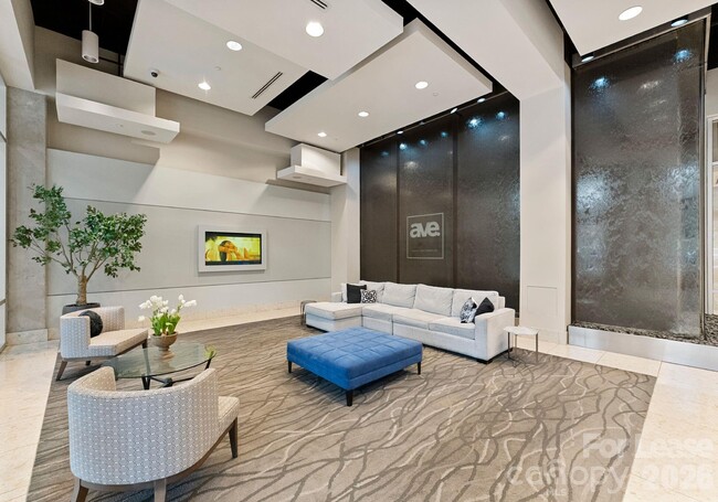 Photo - 210 N Church St Unidad 1606