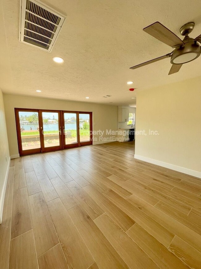 Photo - 724 Sunset Cove