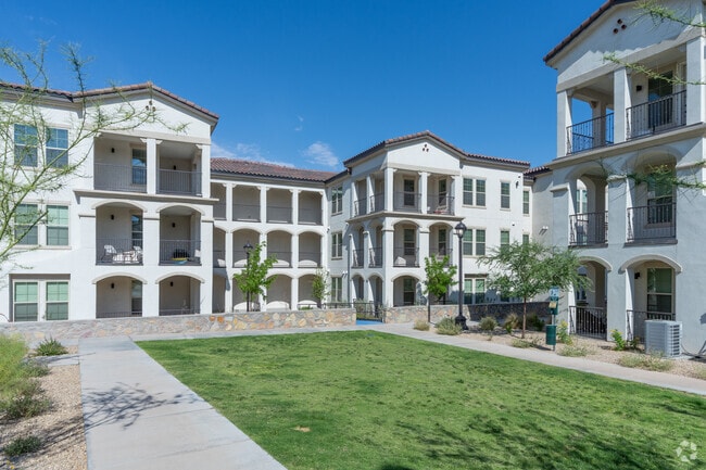 Las Mansiones at Eastlake