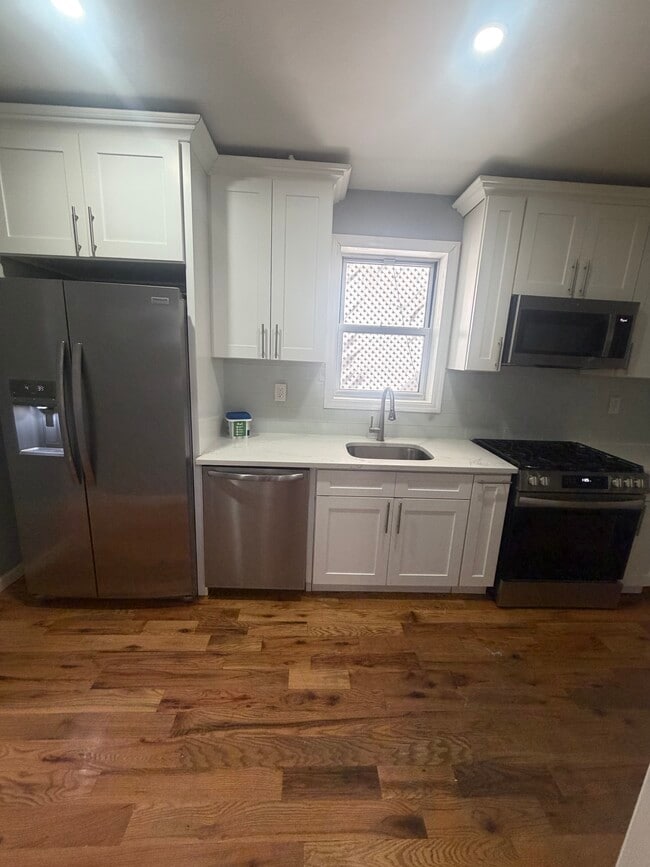 Photo - 2776 Bainbridge Ave Unit 1