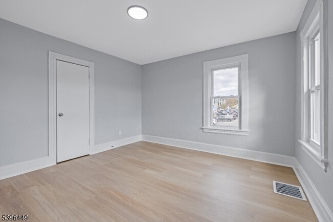 Photo - 8 Woodside Ave